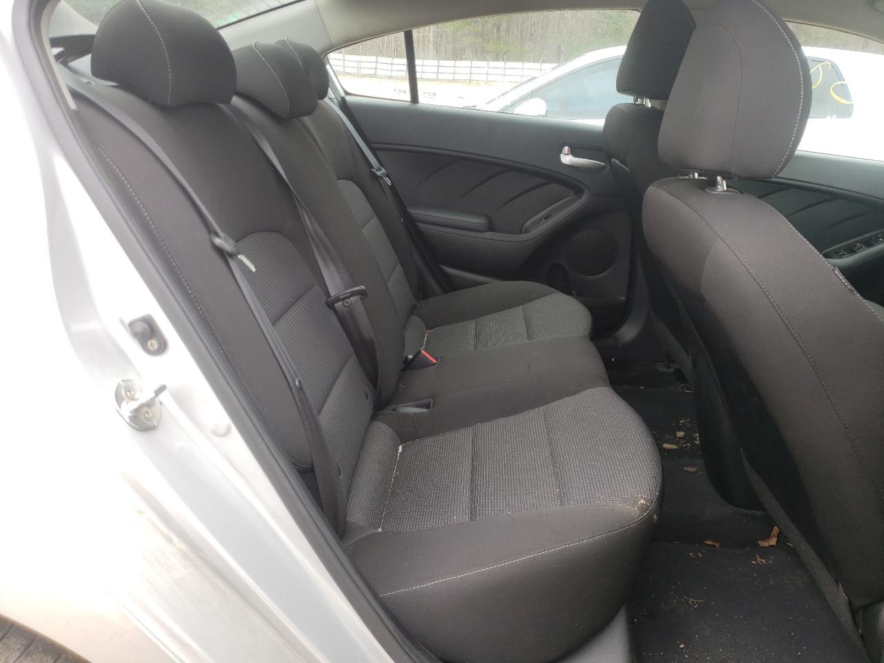 Photo 6 from auction – 2018 KIA FORTE LX with VIN 3KPFK4A73JE267682
