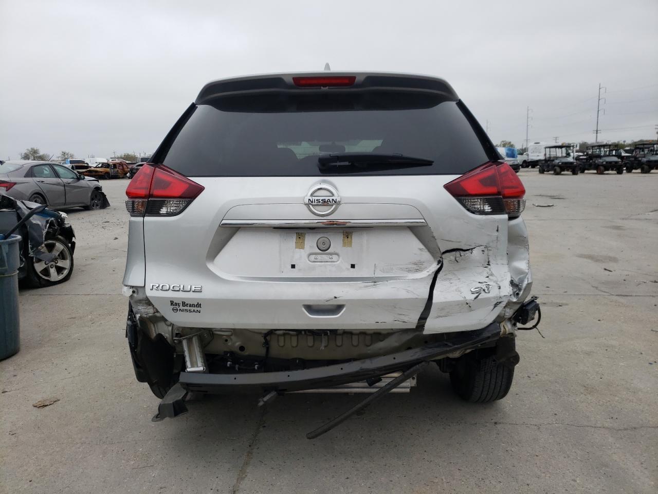 Photo 9 from auction – 2017 NISSAN ROGUE S with VIN 5N1AT2MT7HC840391