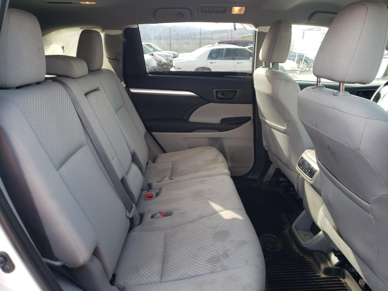 Photo 6 from auction – 2019 TOYOTA HIGHLANDER with VIN 5TDBZRFH5KS702430