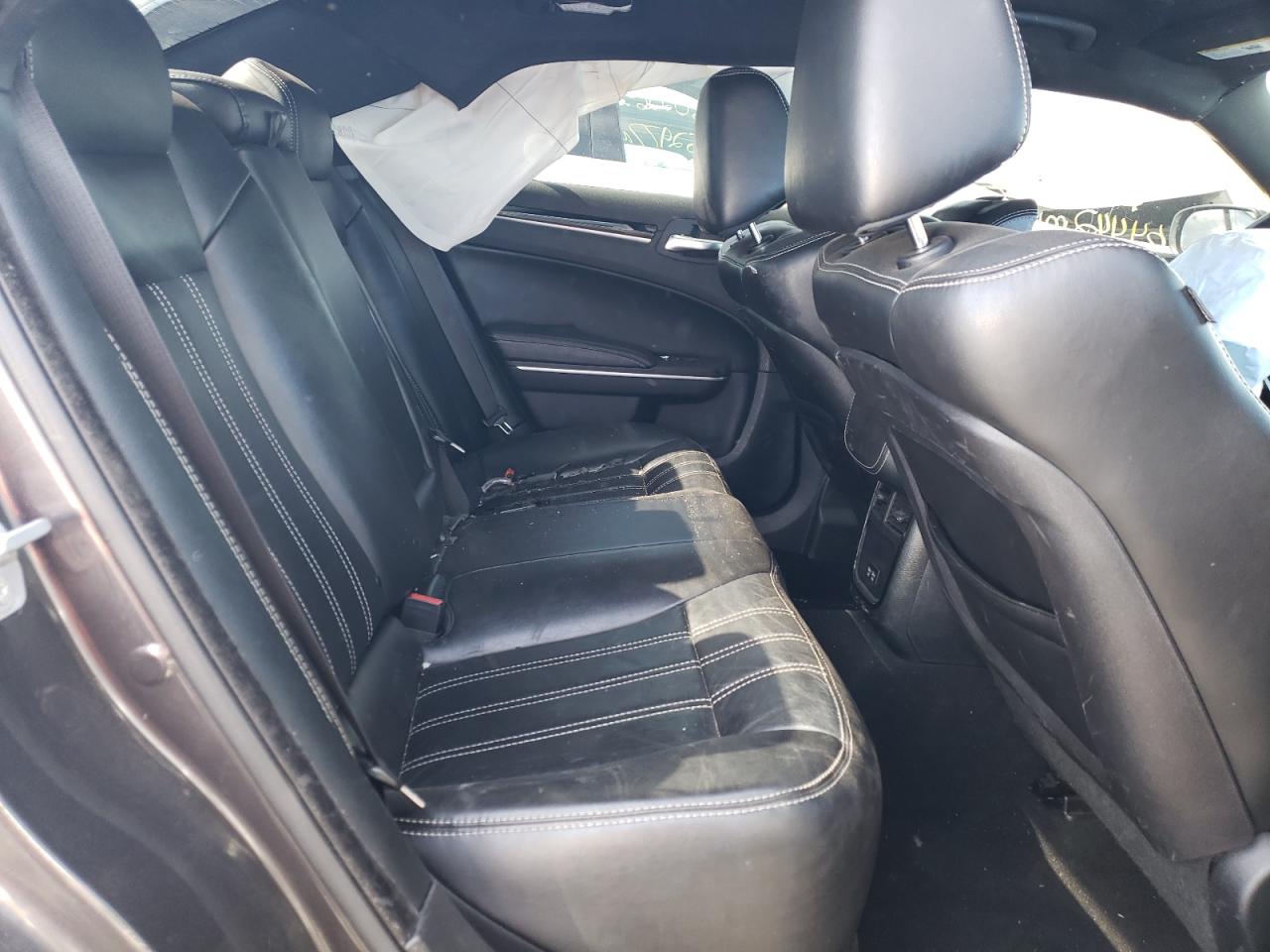 Photo 6 from auction – 2019 CHRYSLER 300 S with VIN 2C3CCAGG1KH648611