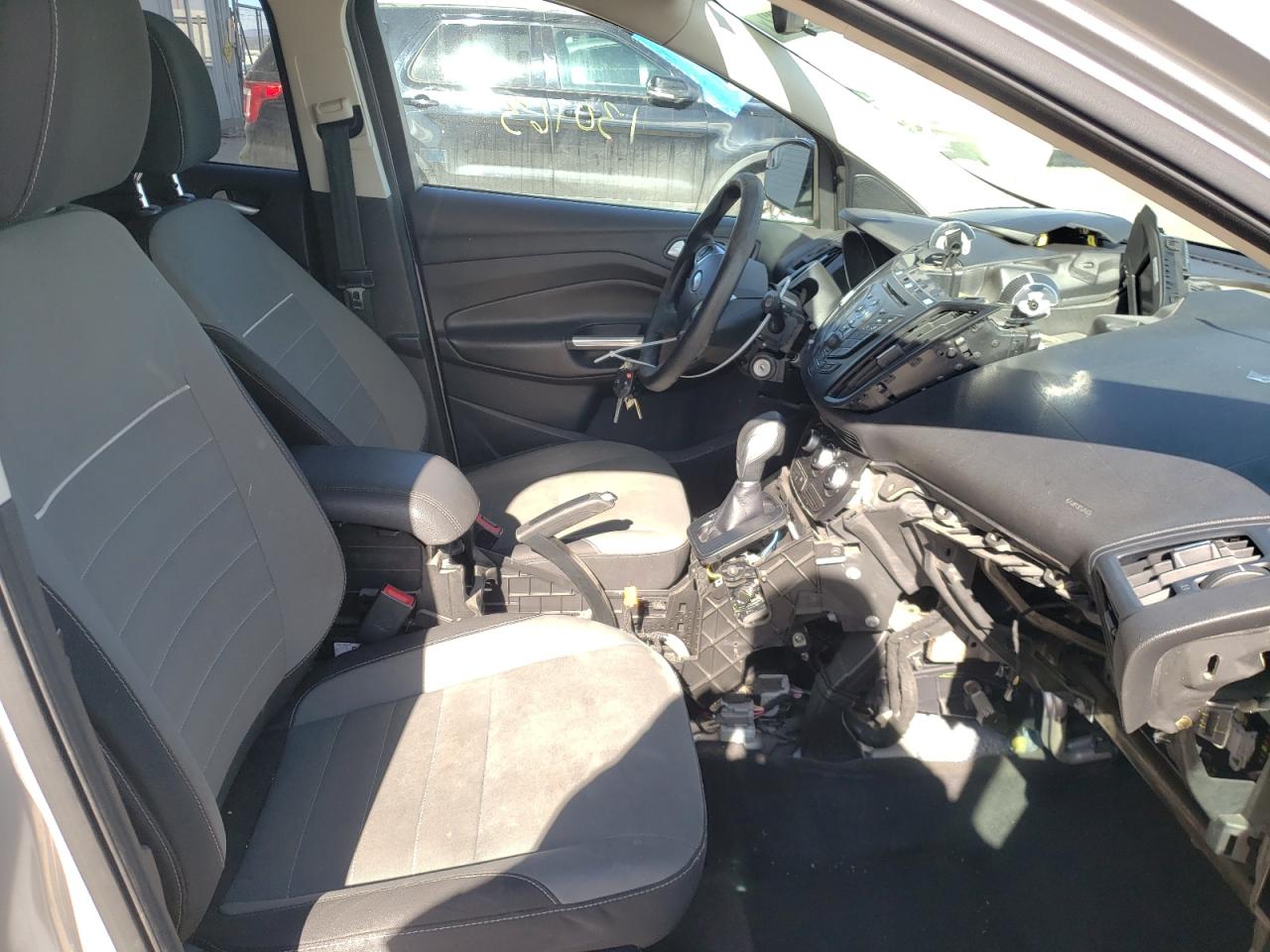 Photo 5 from auction – 2015 FORD ESCAPE SE with VIN 1FMCU9G98FUB50431