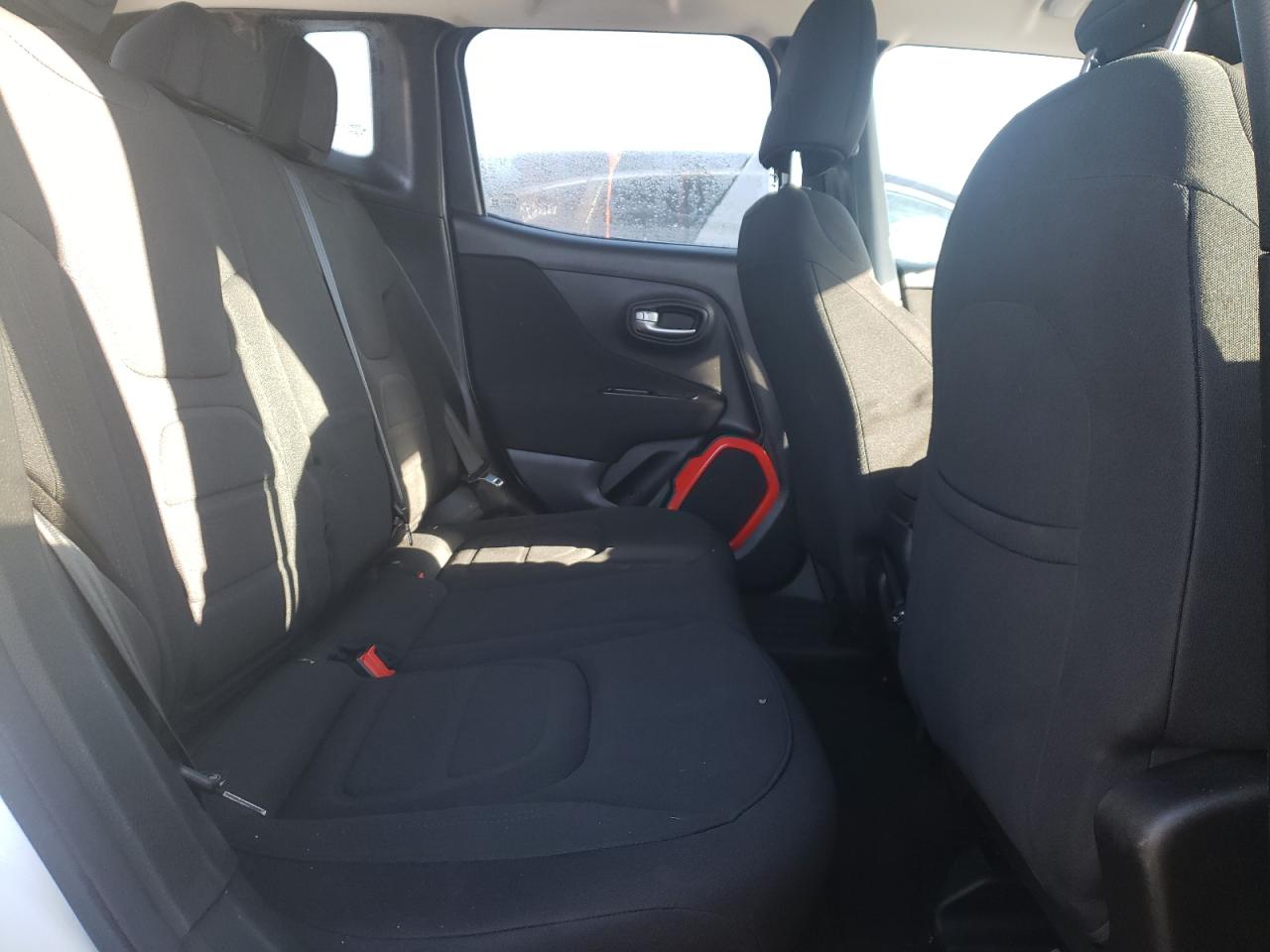 Photo 6 from auction – 2019 JEEP RENEGADE L with VIN ZACNJBBB3KPJ83644