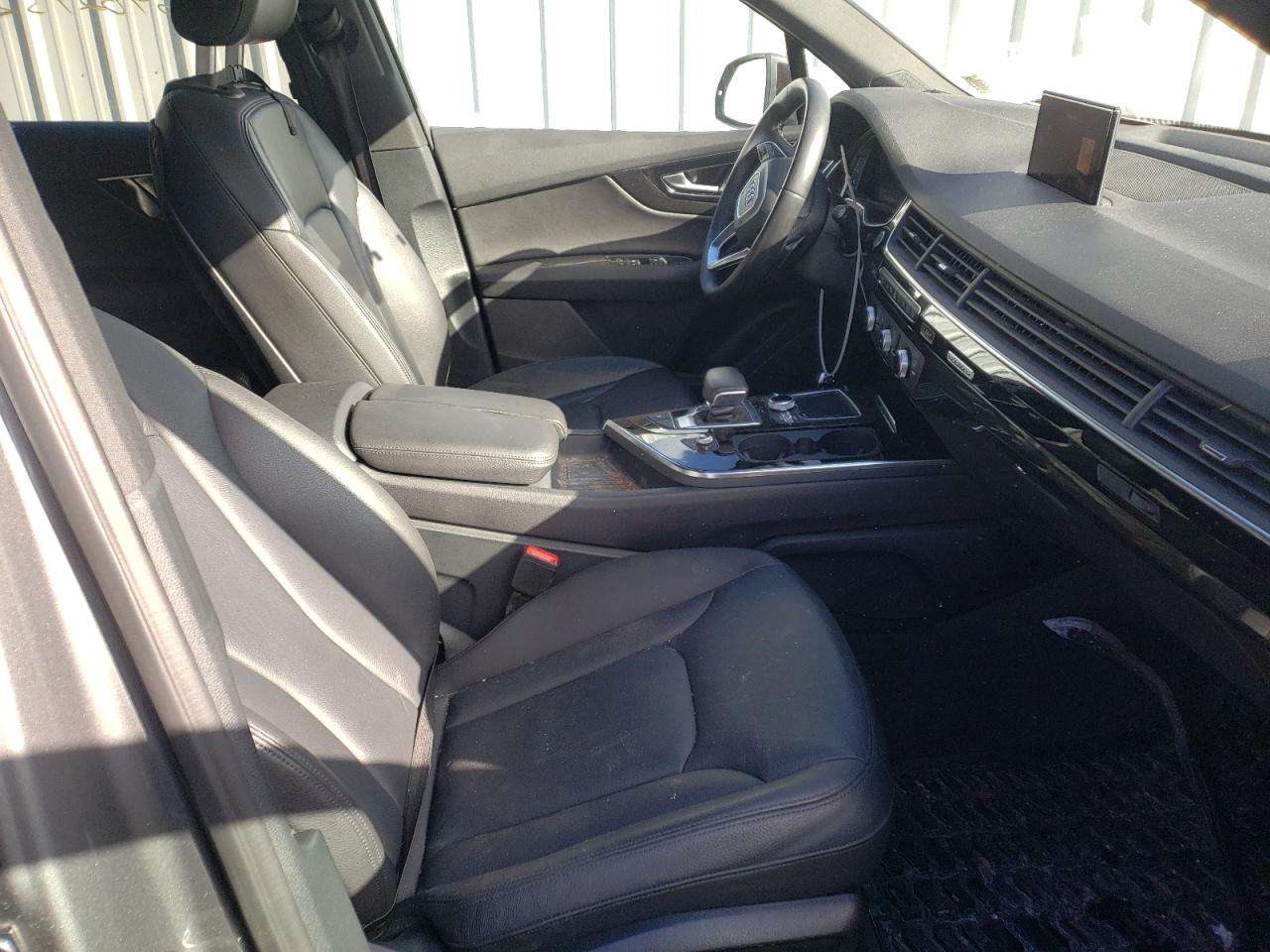 Photo 5 from auction – 2017 AUDI Q7 PREMIUM with VIN WA1LAAF7XHD018301