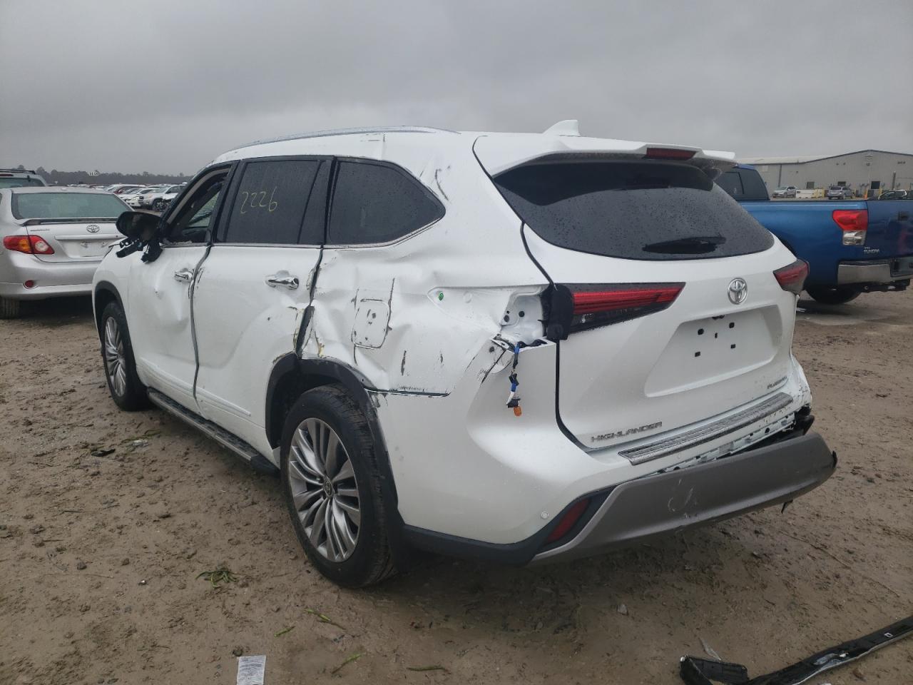 Photo 3 from auction – 2022 TOYOTA HIGHLANDER with VIN 5TDFZRAH4NS097023