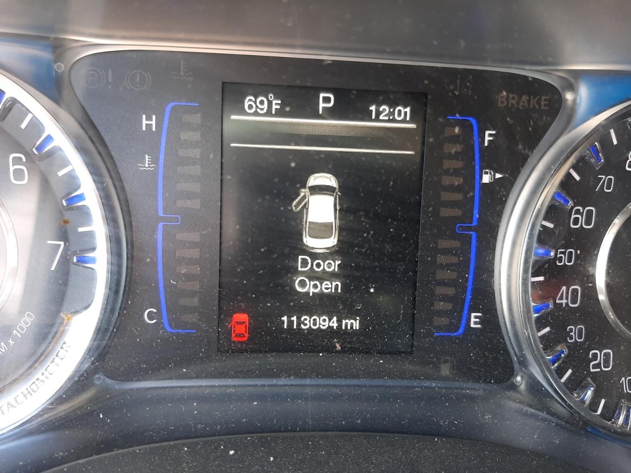 Photo 8 from auction – 2015 CHRYSLER 200 LIMITE with VIN 1C3CCCAB6FN725625