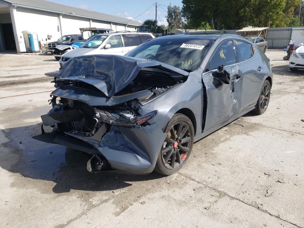 Photo 2 from auction – 2021 MAZDA 3 PREMIUM with VIN JM1BPAML6M1306828