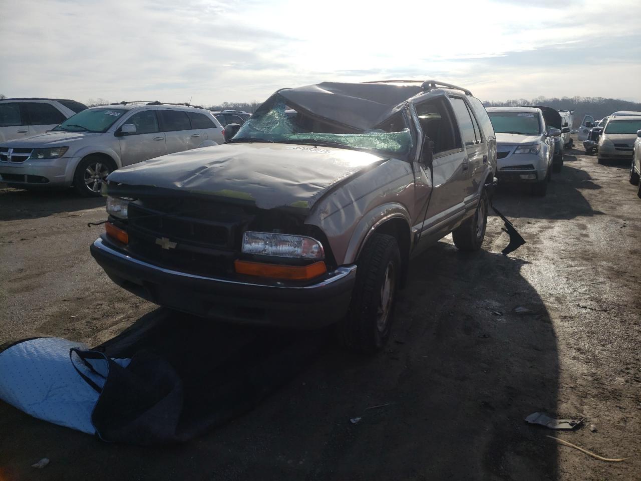 Photo 2 from auction – 2001 CHEVROLET BLAZER with VIN 1GNDT13W01K219889