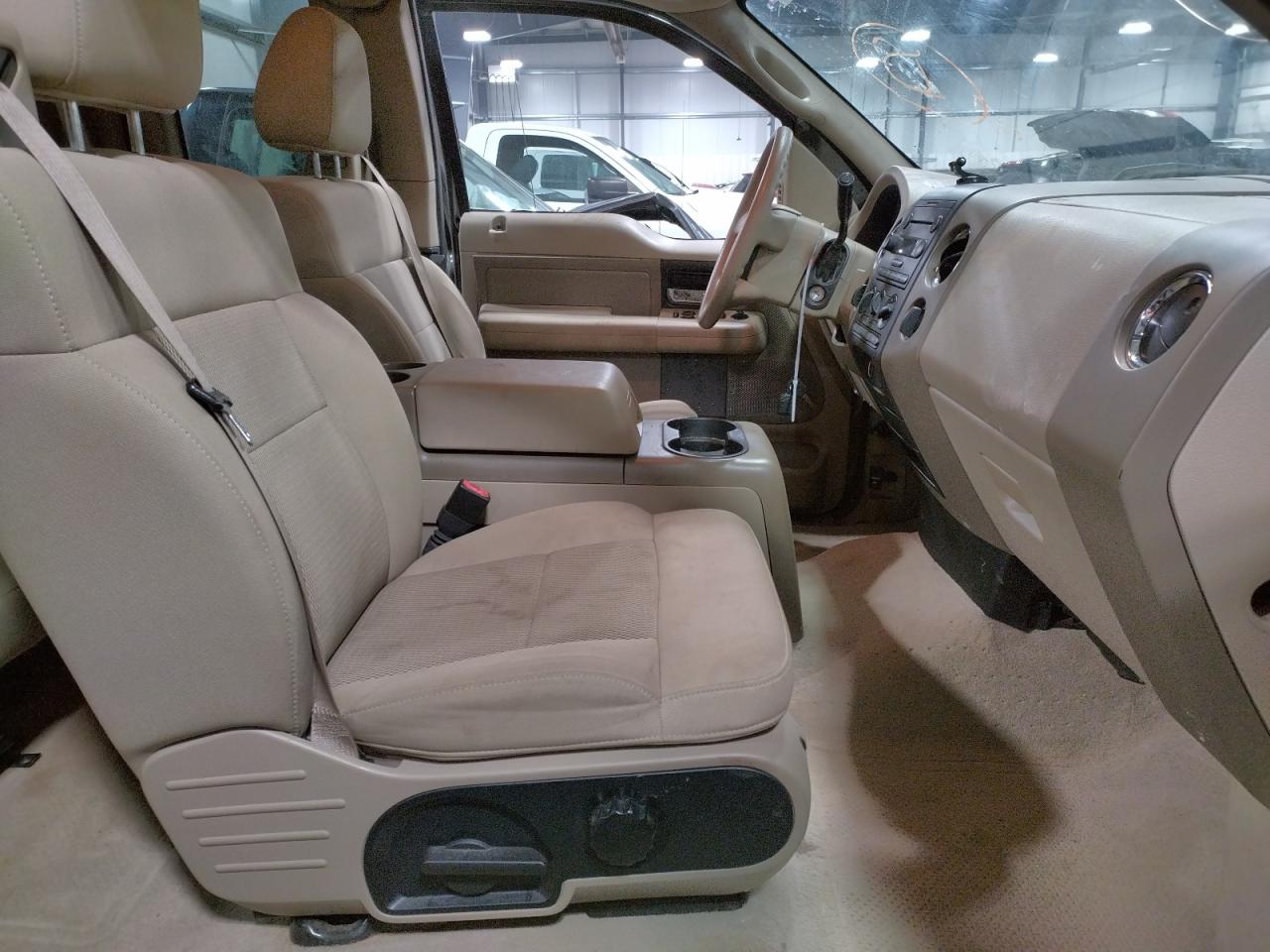 Photo 5 from auction – 2005 FORD F150 with VIN 1FTPX14505FA96688