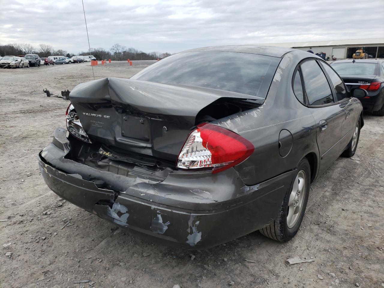 Photo 4 from auction – 2004 FORD TAURUS SE with VIN 1FAFP53U14A131039