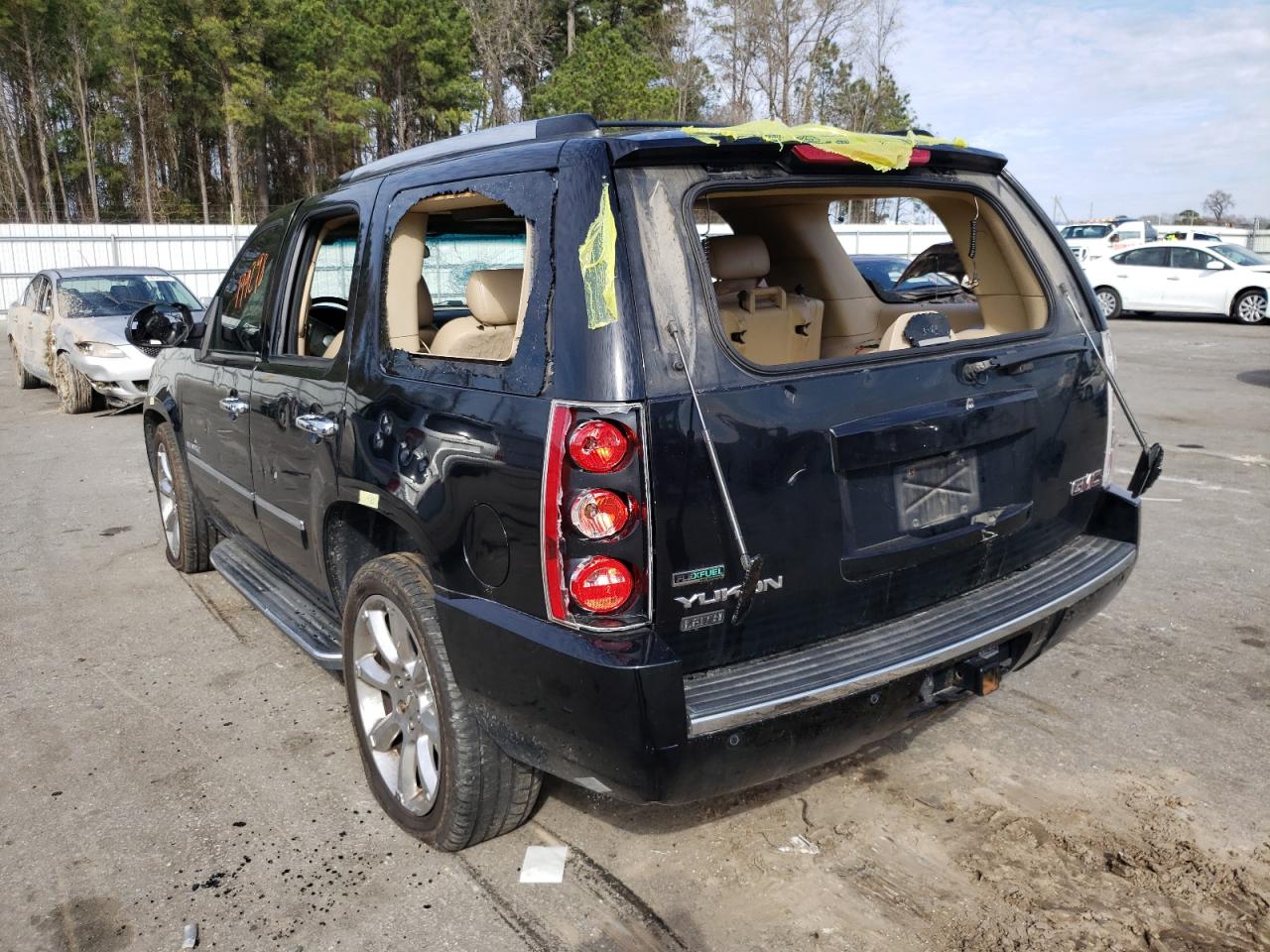 Photo 3 from auction – 2010 GMC YUKON DENA with VIN 1GKUKEEF7AR276408