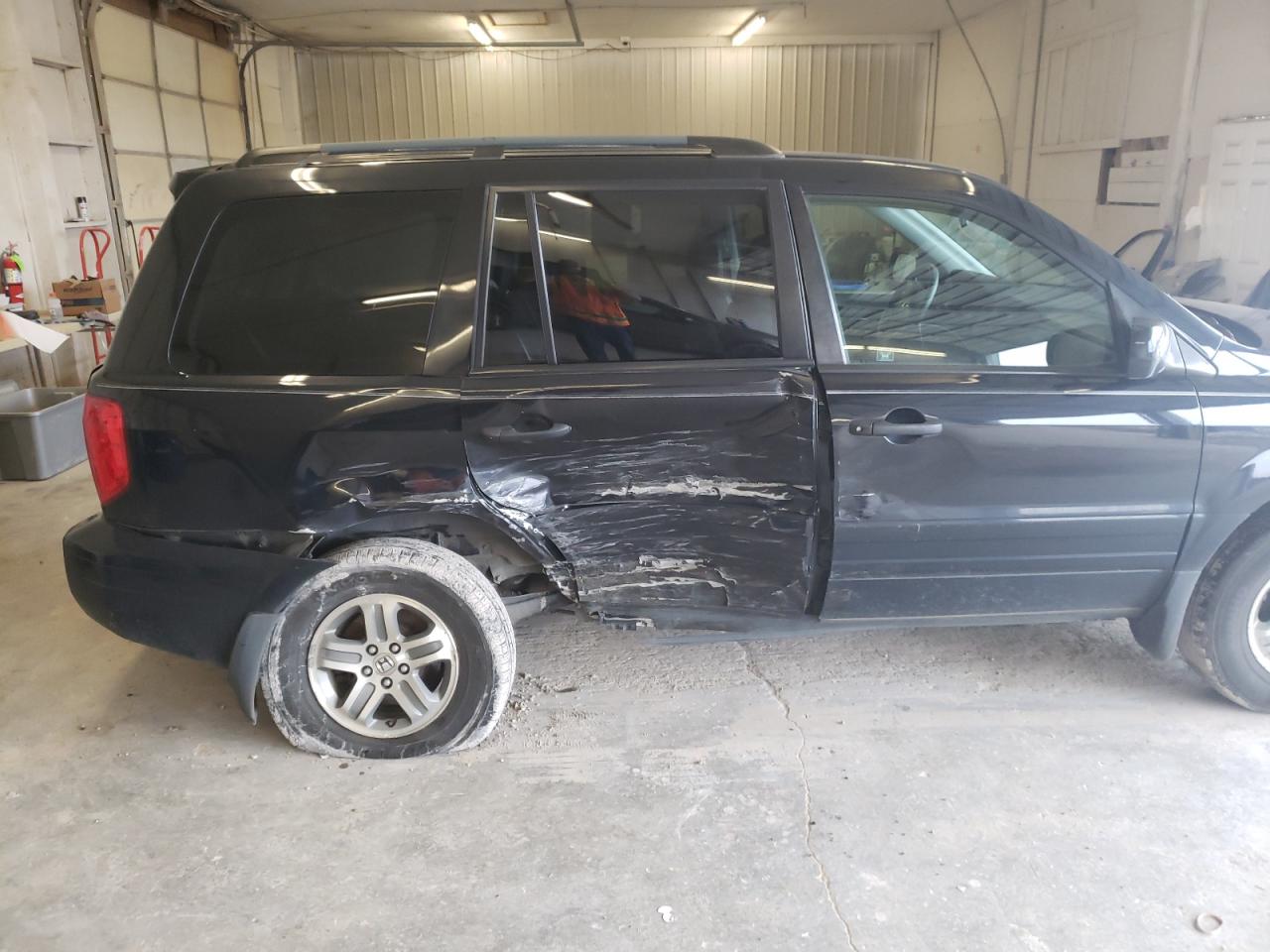Photo 9 from auction – 2005 HONDA PILOT EXL with VIN 5FNYF185X5B013743