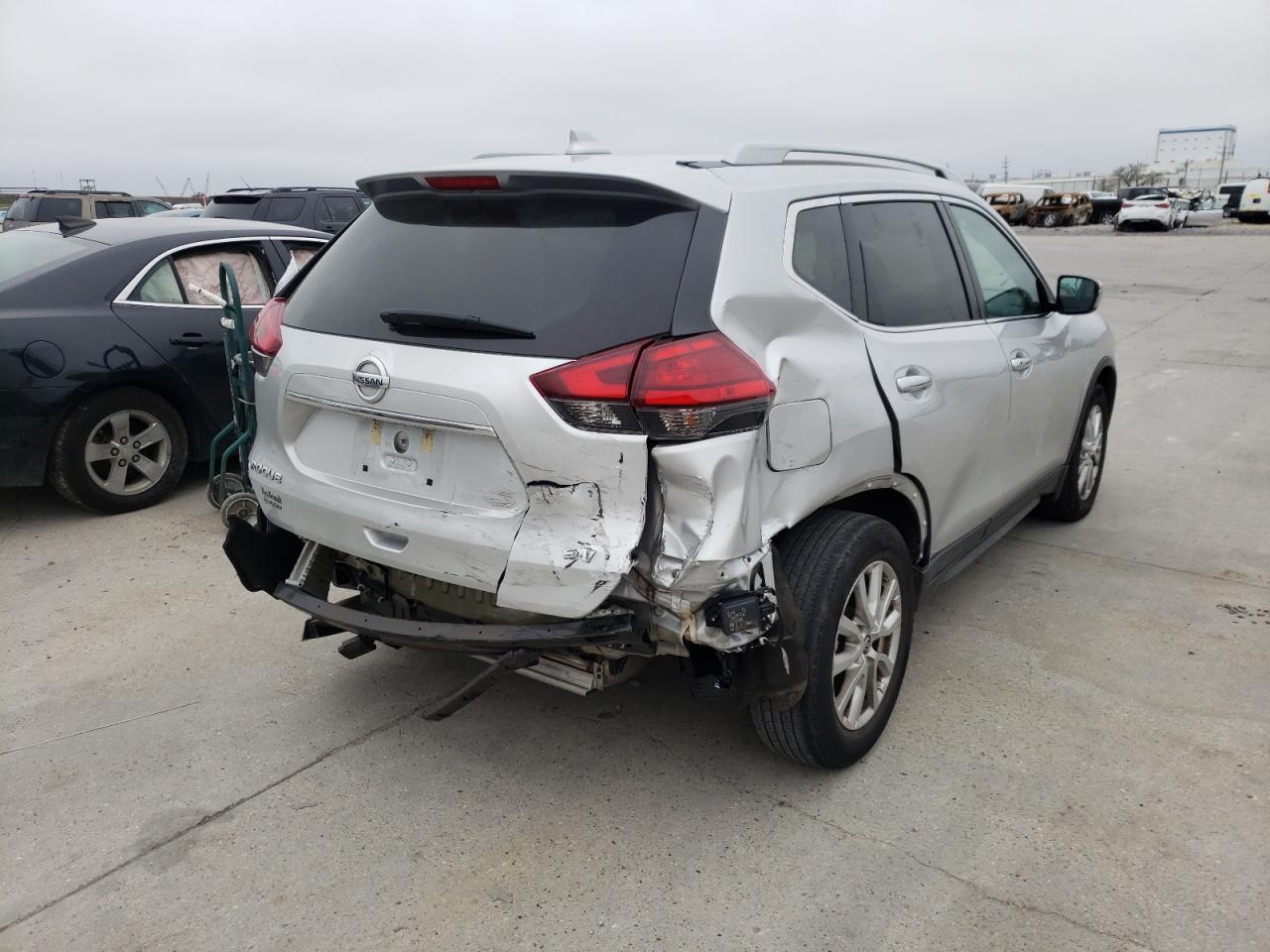 Photo 4 from auction – 2017 NISSAN ROGUE S with VIN 5N1AT2MT7HC840391