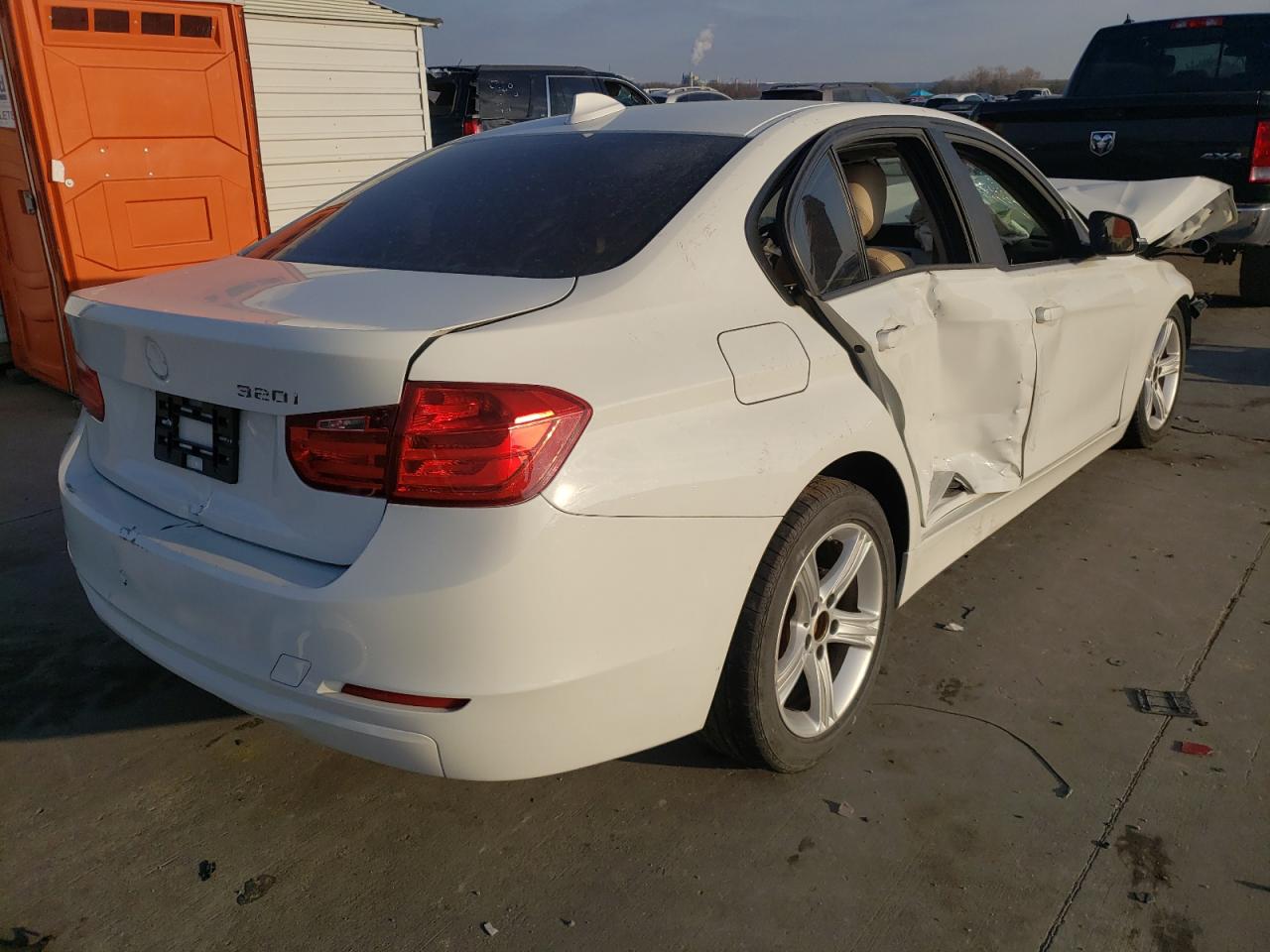 Фото 4 с аукциона – 2015 BMW 320 I с VIN WBA3B1C57FK137547