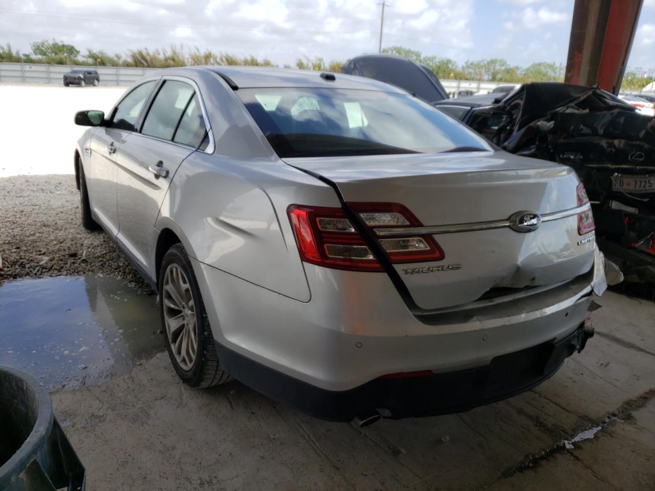 Photo 3 from auction – 2016 FORD TAURUS LIM with VIN 1FAHP2F89GG104680