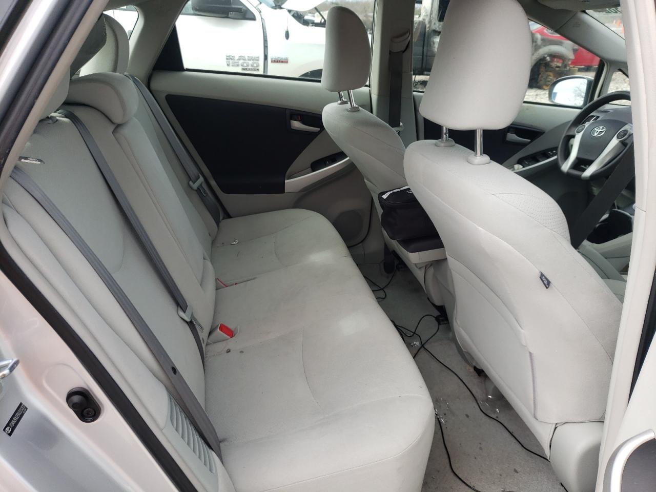 Photo 6 from auction – 2011 TOYOTA PRIUS with VIN JTDKN3DU2B0323302