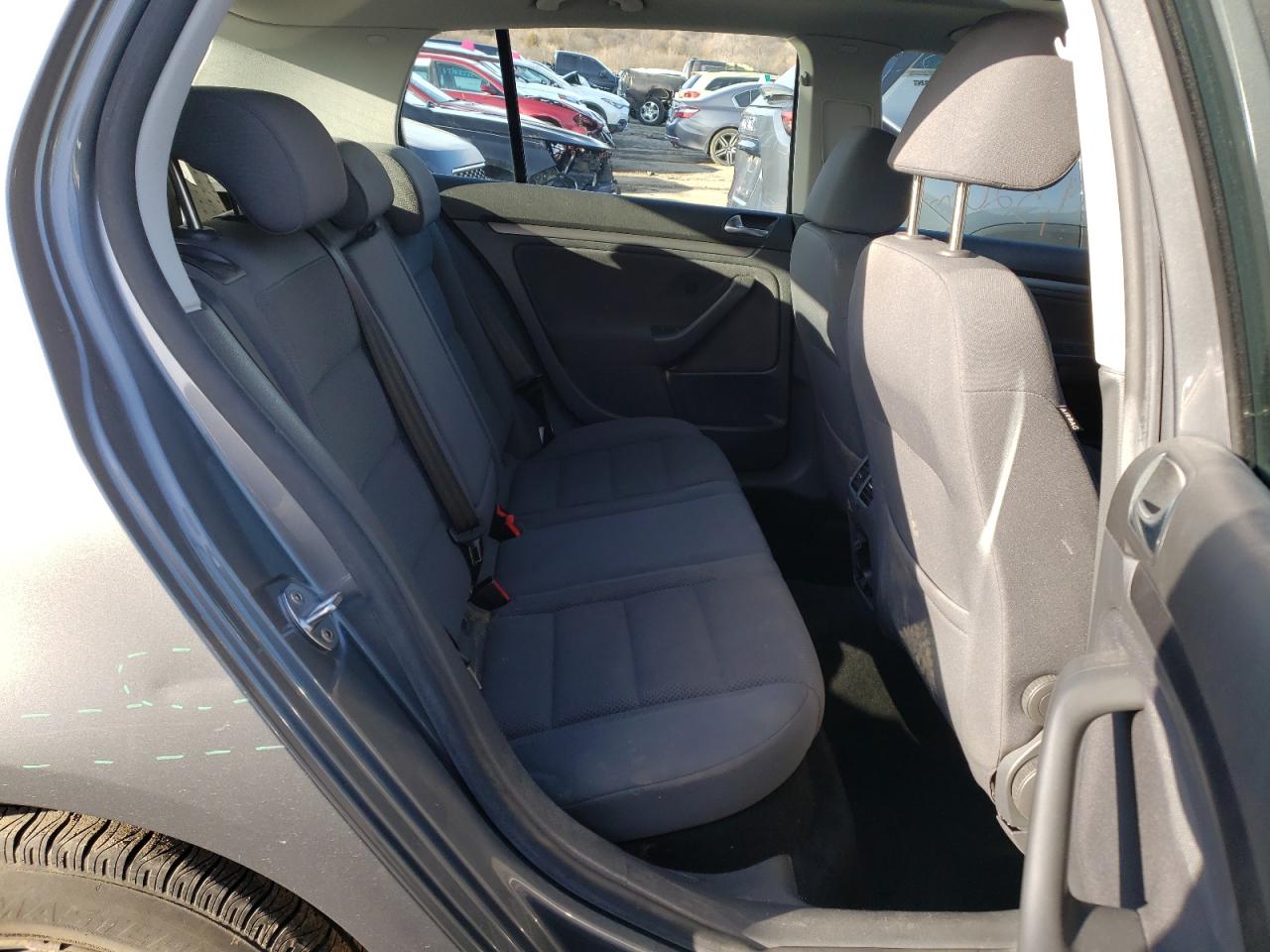 Photo 6 from auction – 2007 VOLKSWAGEN RABBIT with VIN WVWDR71K47W174032