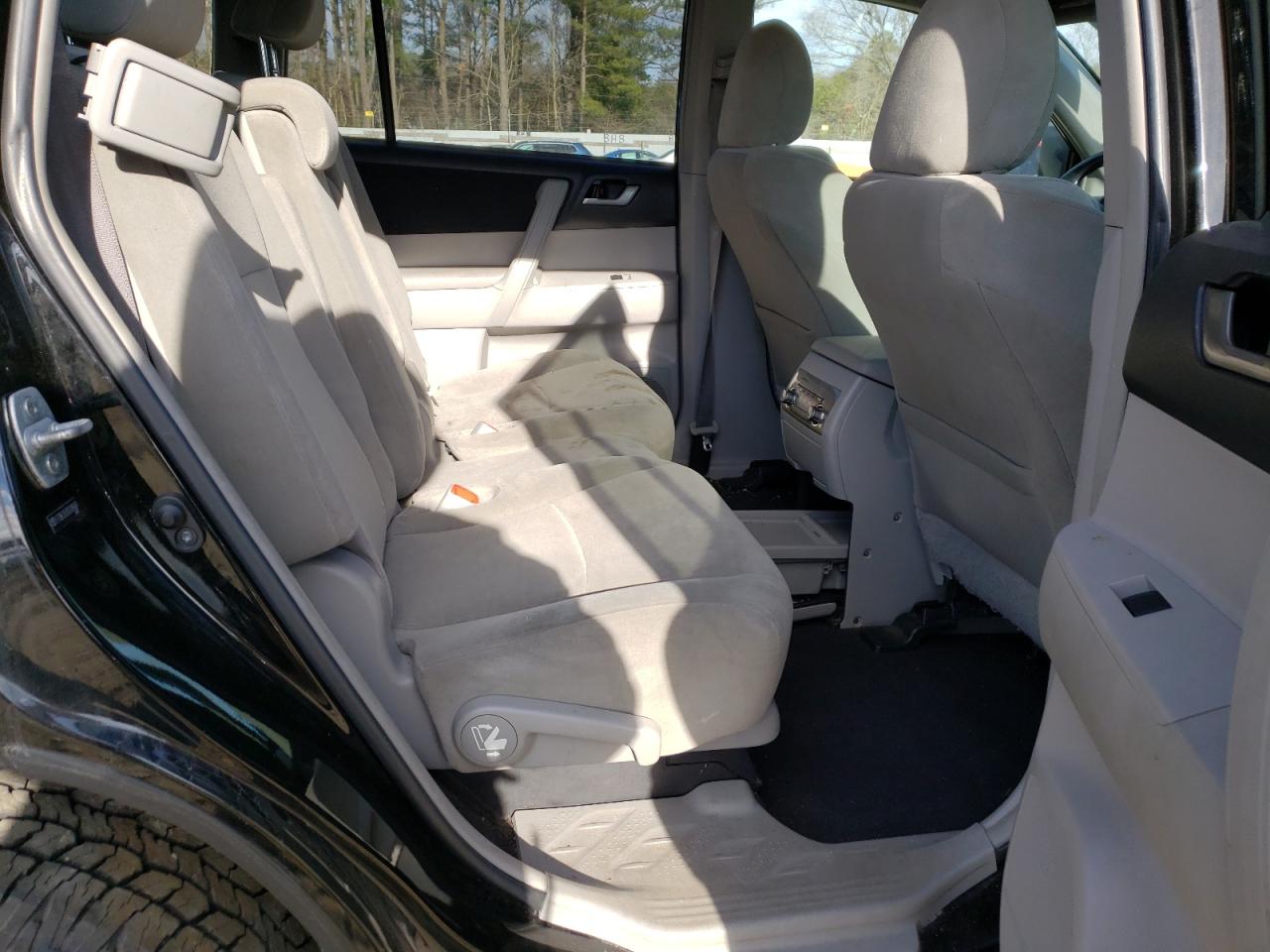 Photo 6 from auction – 2013 TOYOTA HIGHLANDER with VIN 5TDBK3EH3DS206497