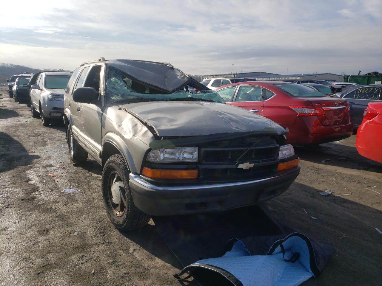 CHEVROLET BLAZER 2001 with VIN 1GNDT13W01K219889 - Photo from auction