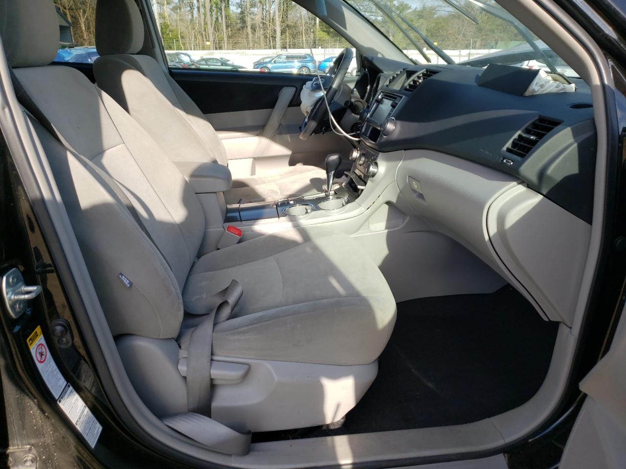 Photo 5 from auction – 2013 TOYOTA HIGHLANDER with VIN 5TDBK3EH3DS206497