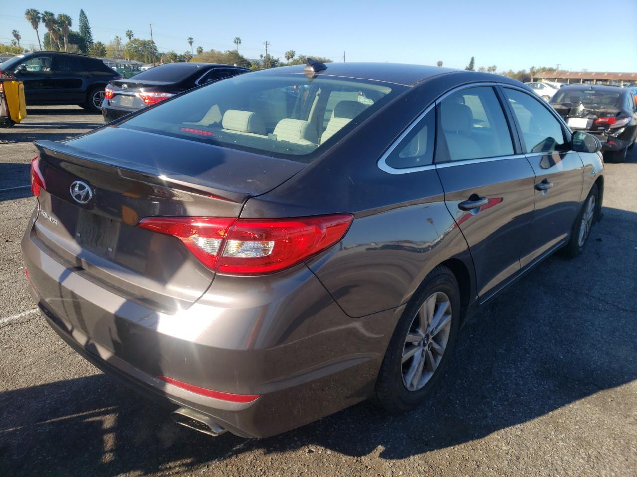 Photo 4 from auction – 2016 HYUNDAI SONATA SE with VIN 5NPE24AF6GH360476