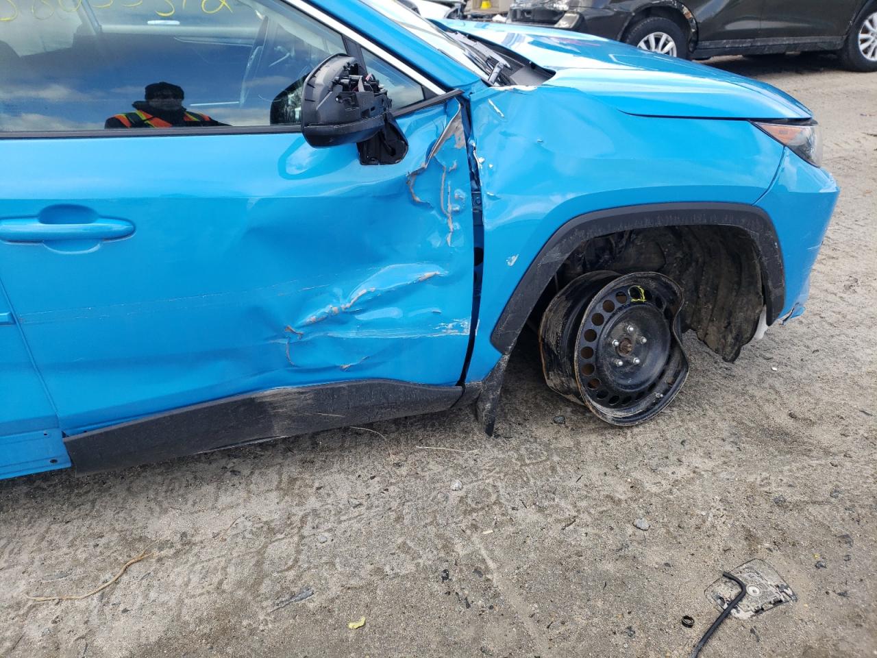 Photo 9 from auction – 2019 TOYOTA RAV4 LE with VIN 2T3F1RFV5KC050228