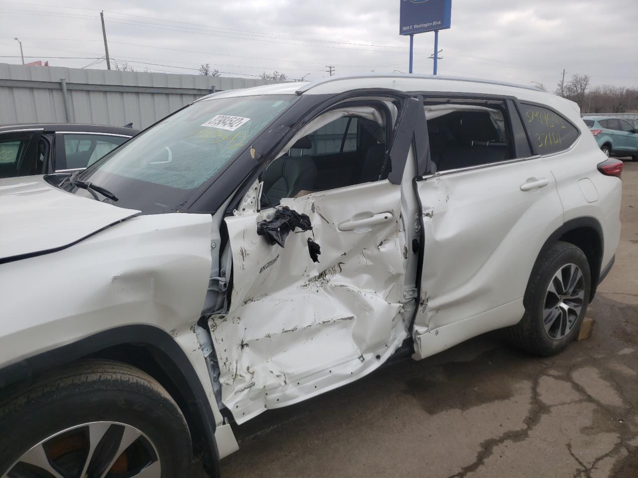 Фото 9 с аукциона – 2020 TOYOTA HIGHLANDER с VIN 5TDHBRCH5LS508601