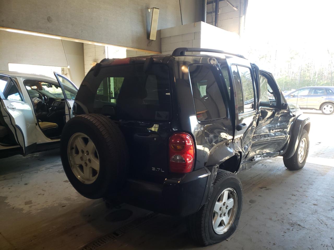 Photo 4 from auction – 2002 JEEP LIBERTY with VIN 1J8GL58K52W156729