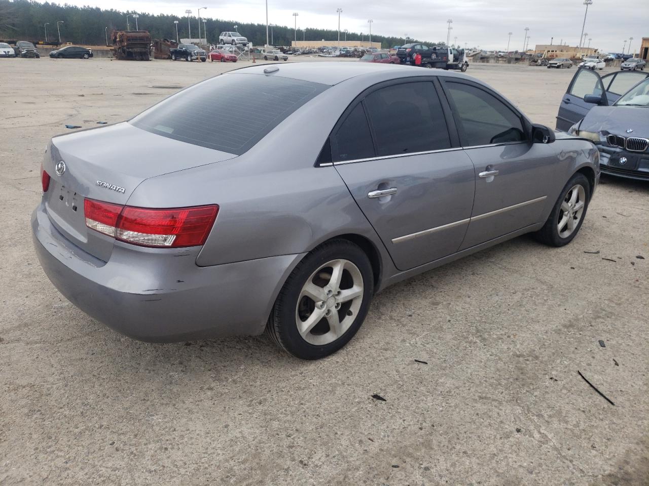 Photo 4 from auction – 2008 HYUNDAI SONATA SE with VIN 5NPEU46C78H359086