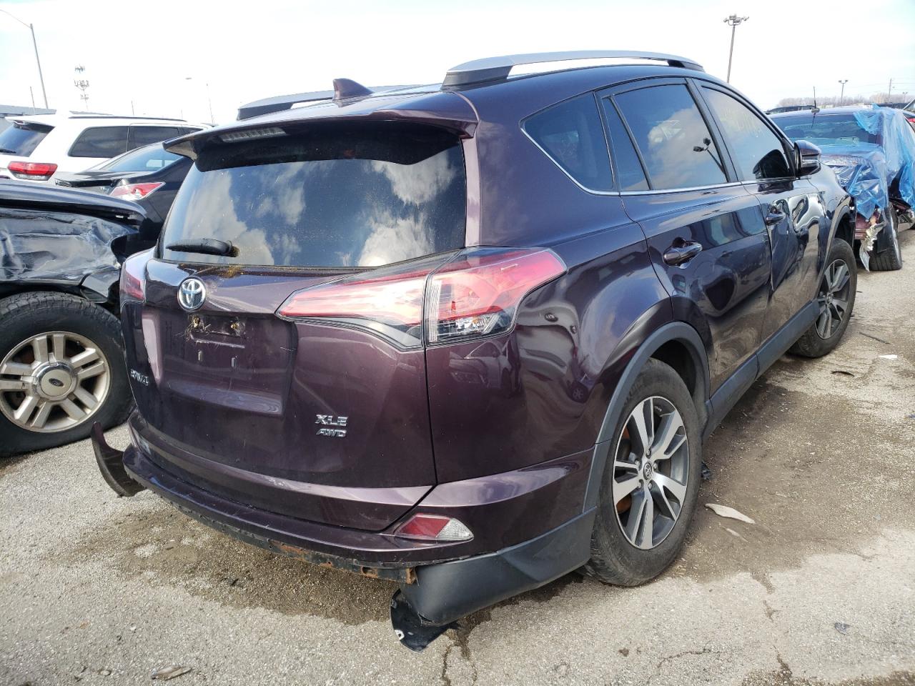 Photo 4 from auction – 2016 TOYOTA RAV4 XLE with VIN 2T3RFREVXGW465597