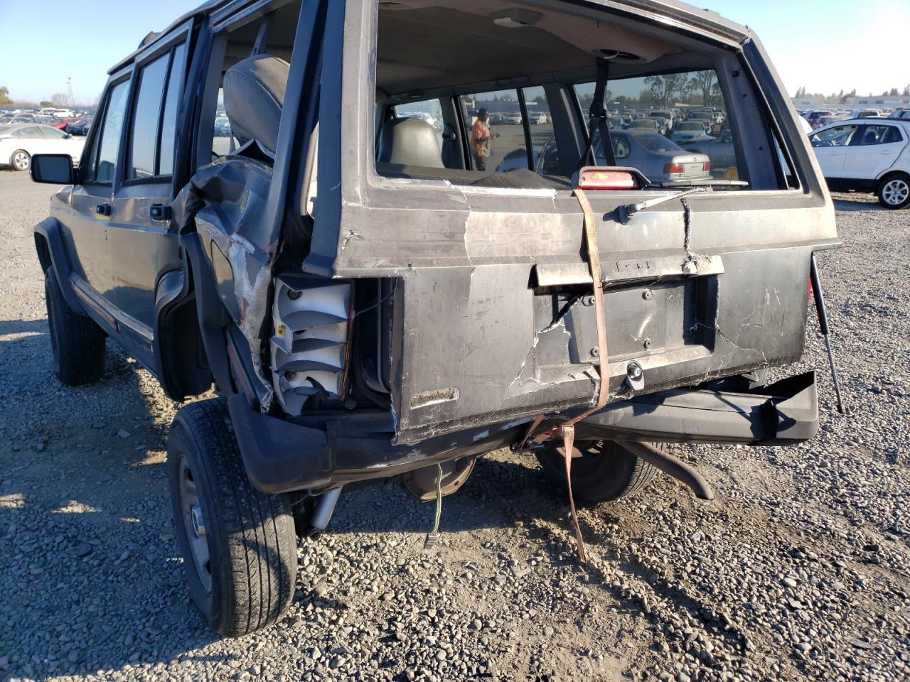 Photo 9 from auction – 1996 JEEP CHEROKEE with VIN 1J4FJ68S0TL165897