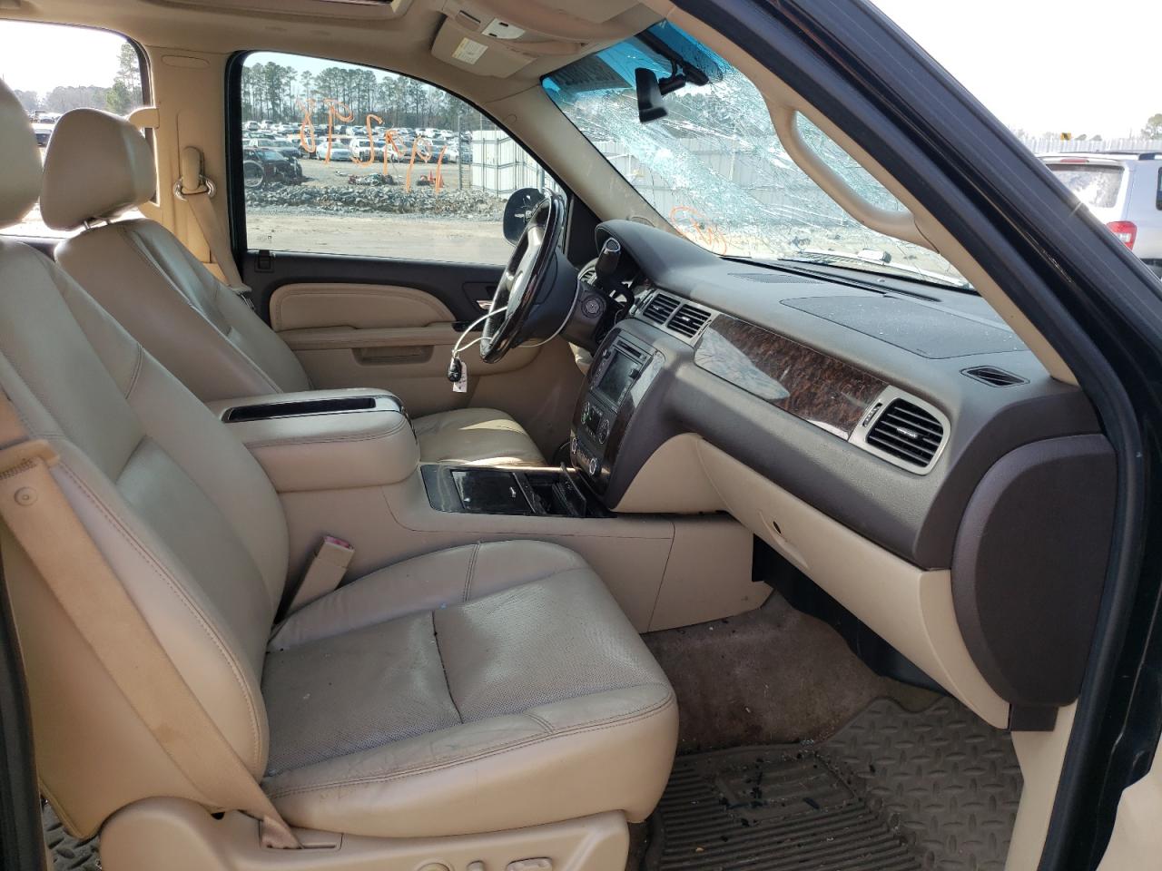 Photo 5 from auction – 2010 GMC YUKON DENA with VIN 1GKUKEEF7AR276408