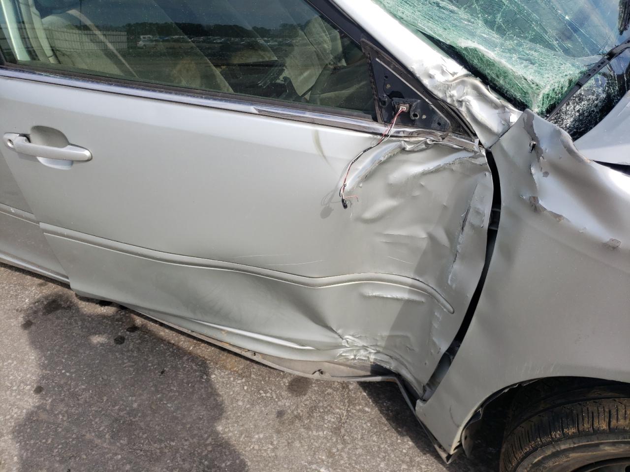 Photo 9 from auction – 2004 TOYOTA CAMRY LE with VIN JTDBE32K840247007