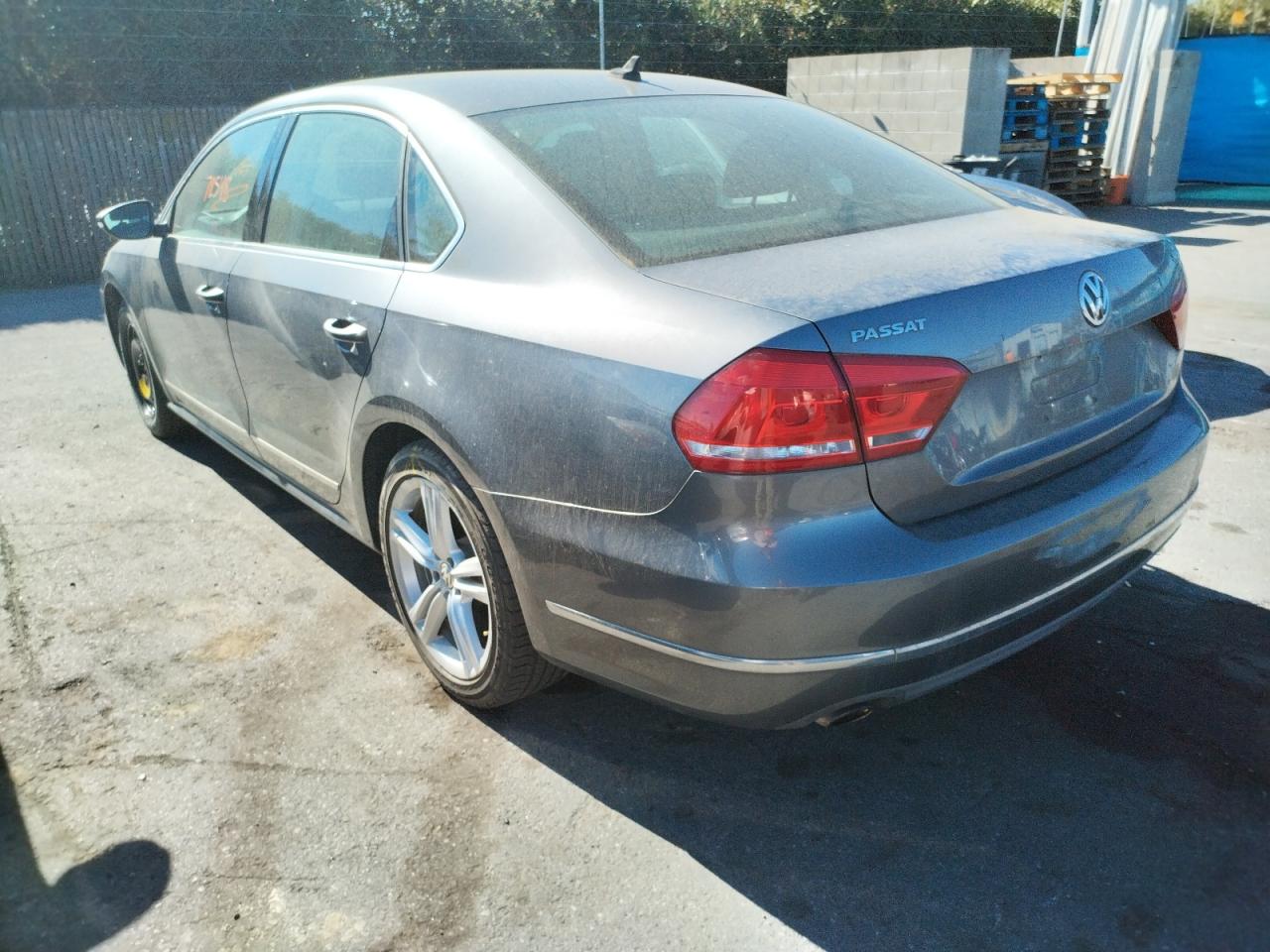 Photo 3 from auction – 2012 VOLKSWAGEN PASSAT SEL with VIN 1VWCM7A35CC045079