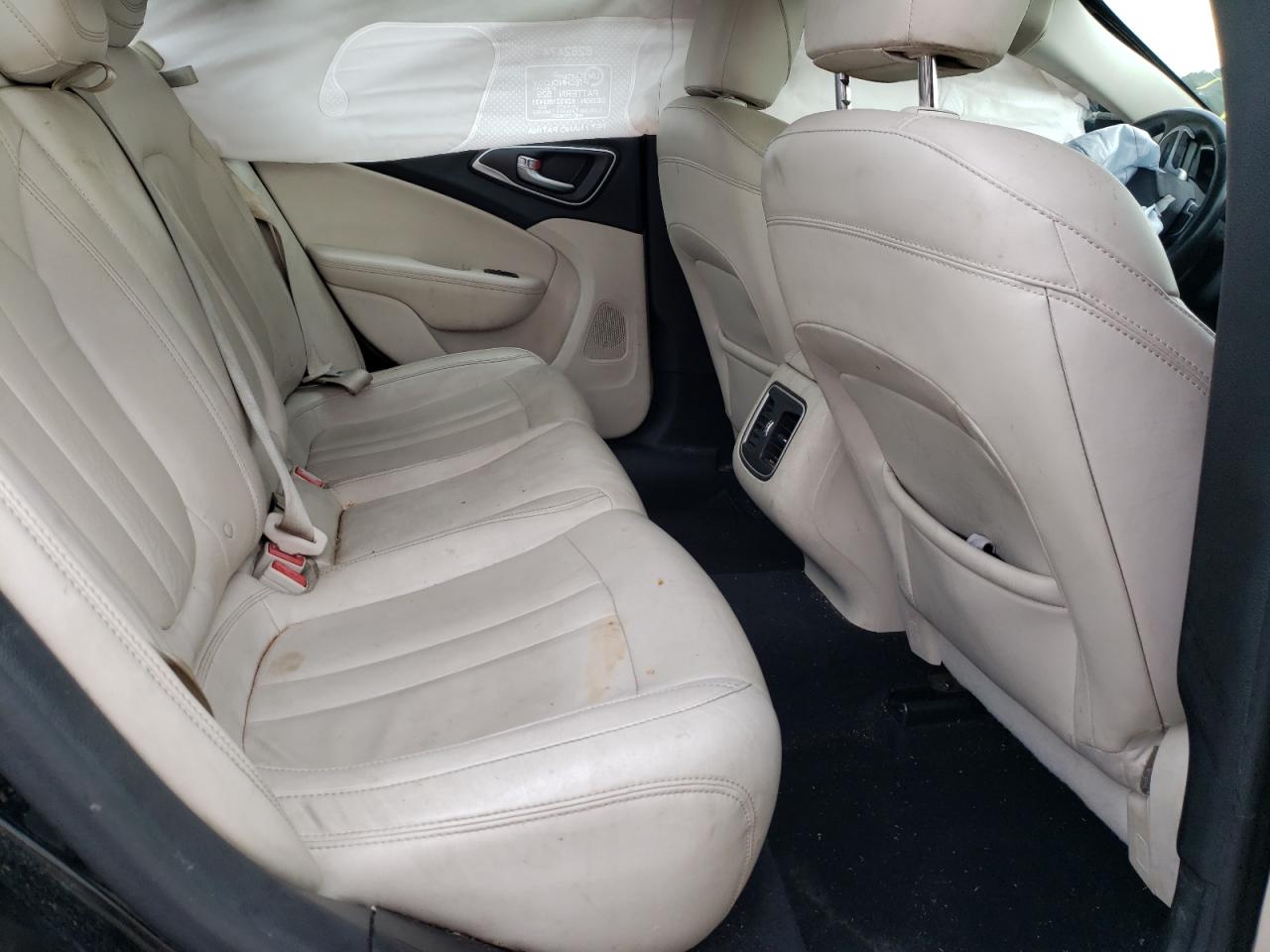 Photo 6 from auction – 2015 CHRYSLER 200 C with VIN 1C3CCCCB6FN599361
