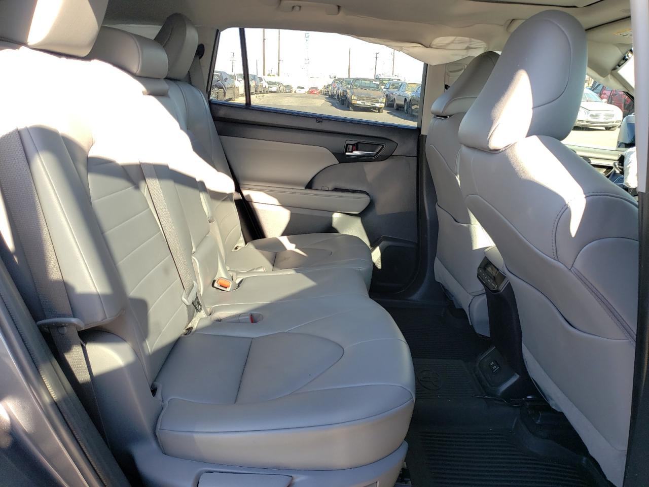Photo 6 from auction – 2021 TOYOTA HIGHLANDER with VIN 5TDHBRCH9MS534782