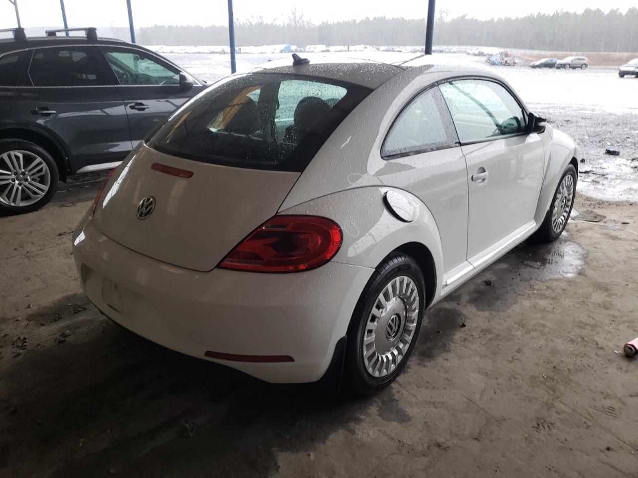 Photo 4 from auction – 2014 VOLKSWAGEN BEETLE with VIN 3VWJ17AT5EM633694
