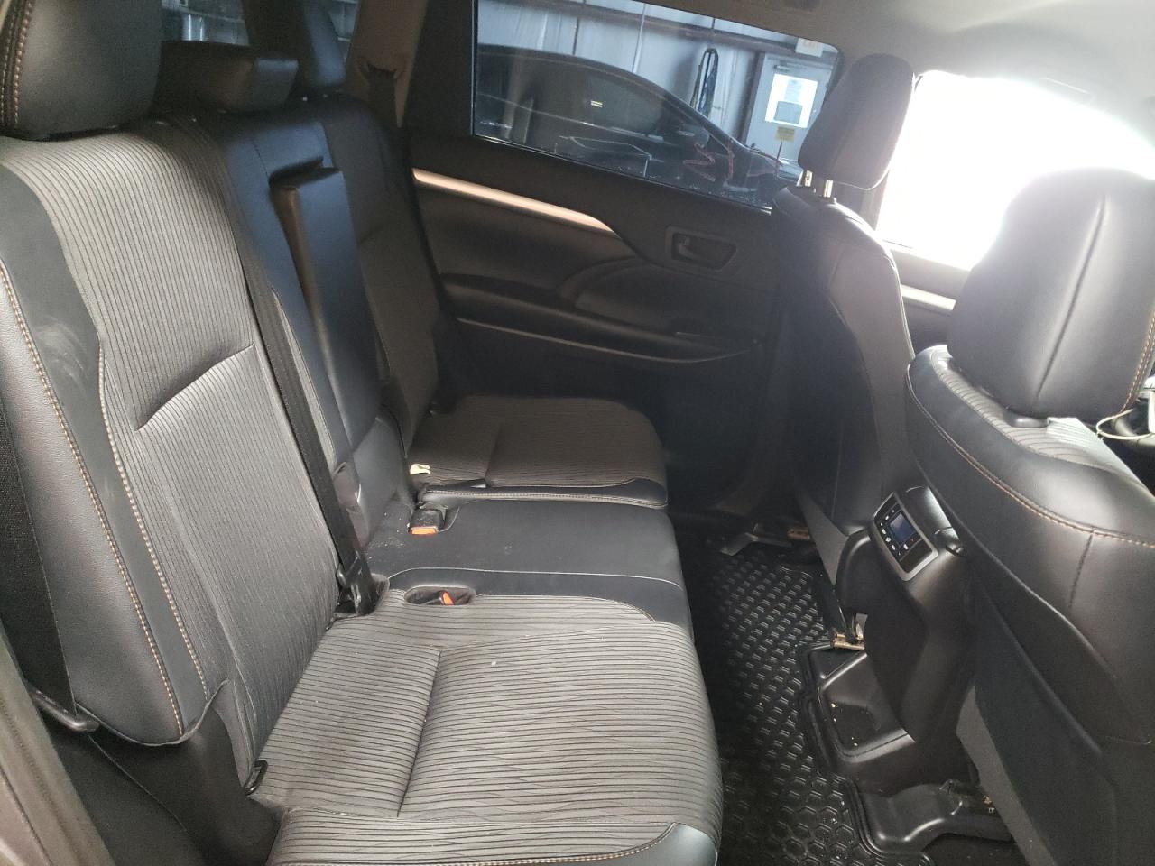 Photo 6 from auction – 2019 TOYOTA HIGHLANDER with VIN 5TDBZRFH1KS705843