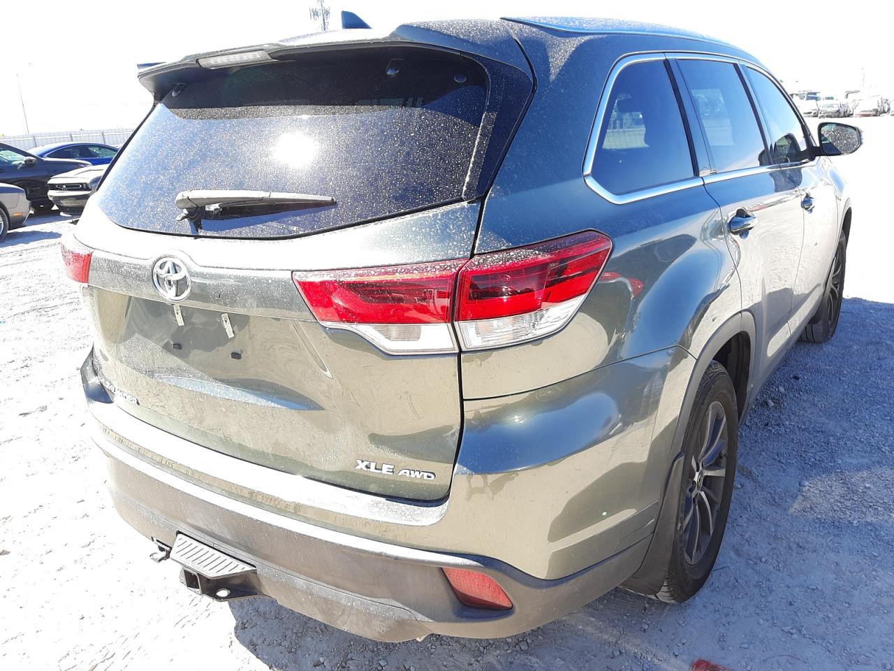 Photo 4 from auction – 2019 TOYOTA HIGHLANDER with VIN 5TDJZRFH4KS945416
