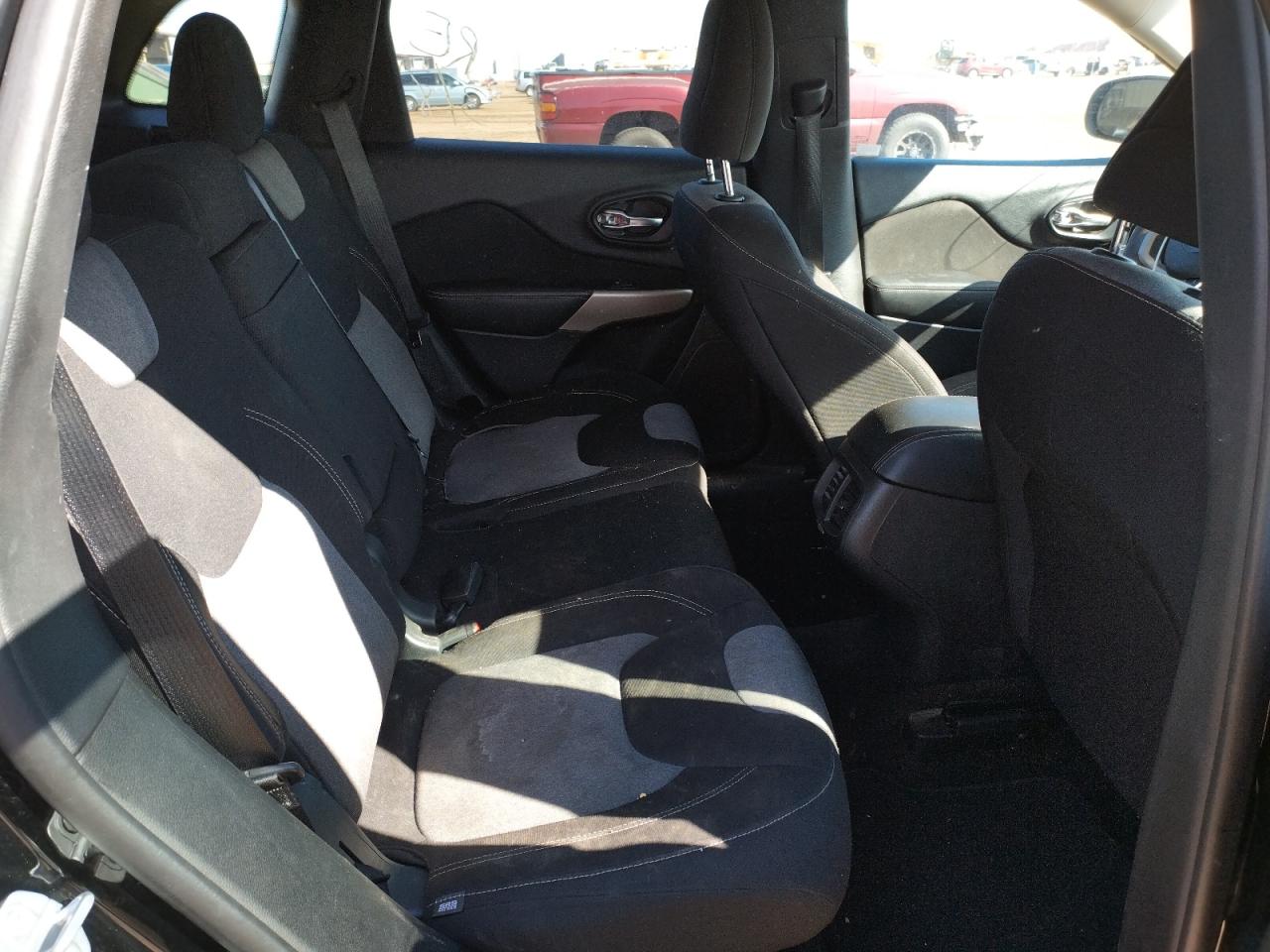 Photo 6 from auction – 2018 JEEP CHEROKEE L with VIN 1C4PJLCB2JD536811