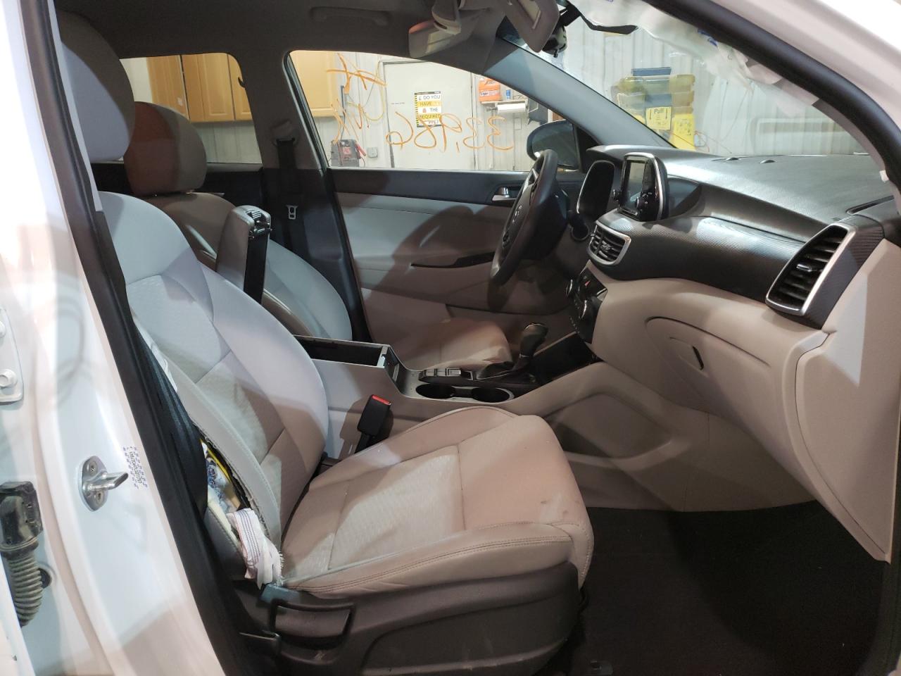 Photo 5 from auction – 2020 HYUNDAI TUCSON LIM with VIN KM8J3CA47LU271757