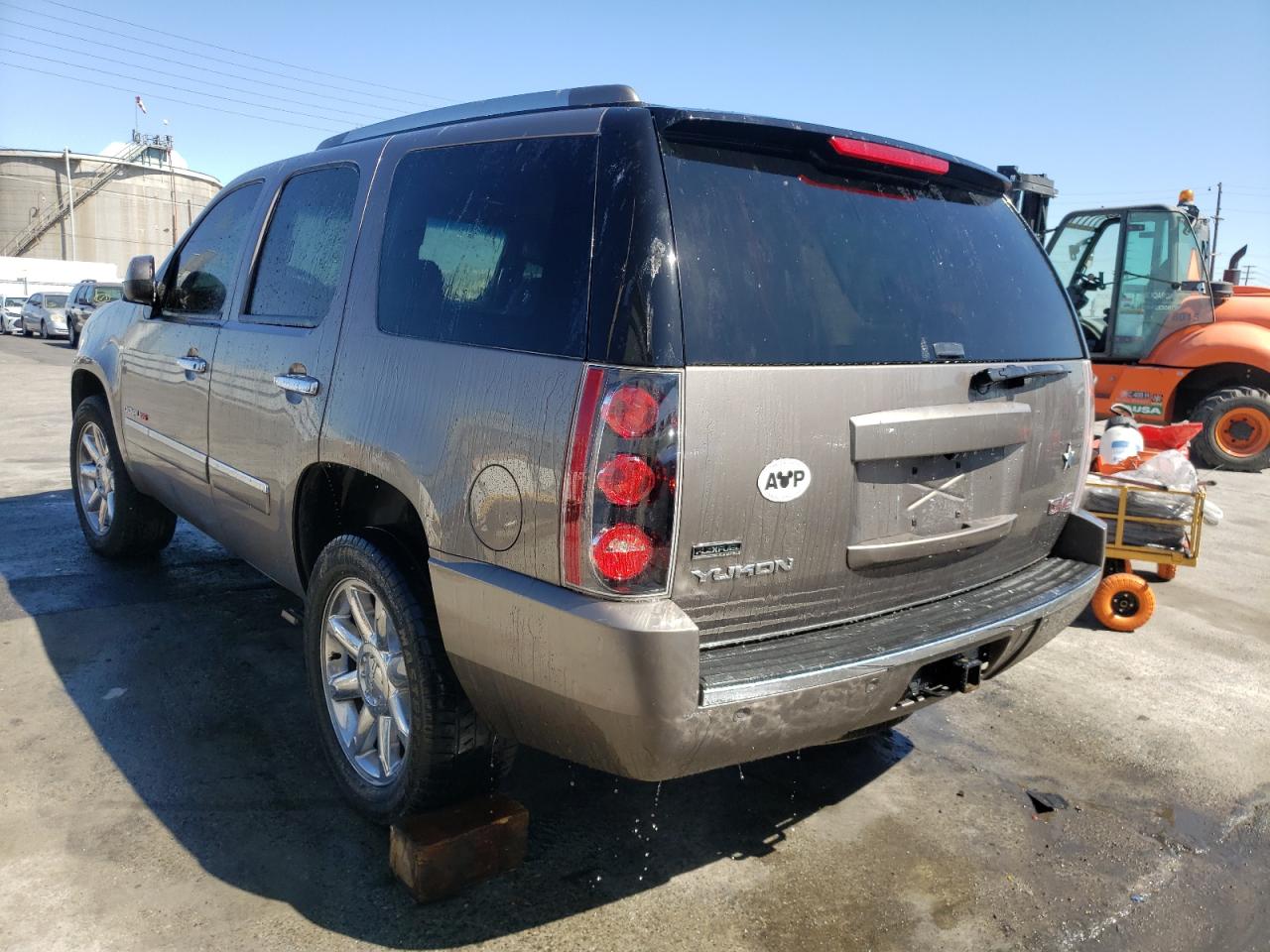 Photo 3 from auction – 2011 GMC YUKON DENA with VIN 1GKS1EEF1BR174209