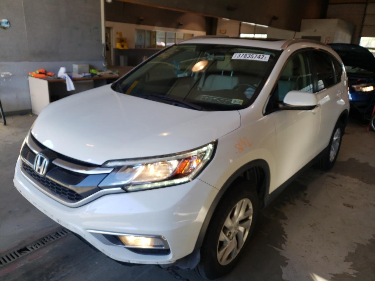 Photo 2 from auction – 2016 HONDA CR-V EXL with VIN 5J6RM4H79GL070507
