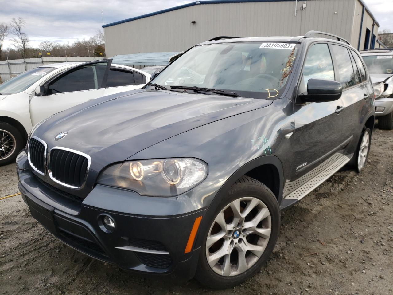 Photo 2 from auction – 2011 BMW X5 XDRIVE3 with VIN 5UXZV4C51BL415139