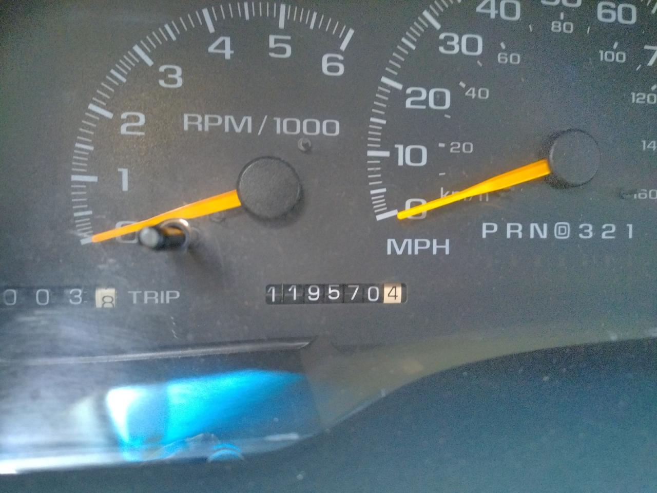 Photo 8 from auction – 1997 CHEVROLET SUBURBAN K with VIN 3GNFK16R5VG119642