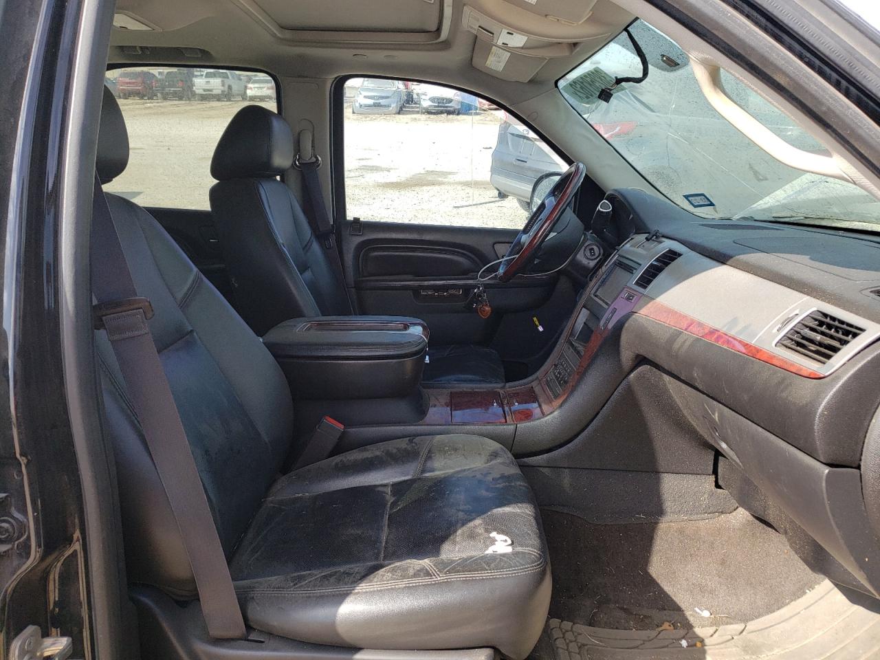 Photo 5 from auction – 2014 CADILLAC ESCALADE L with VIN 1GYS3BEF0ER116191