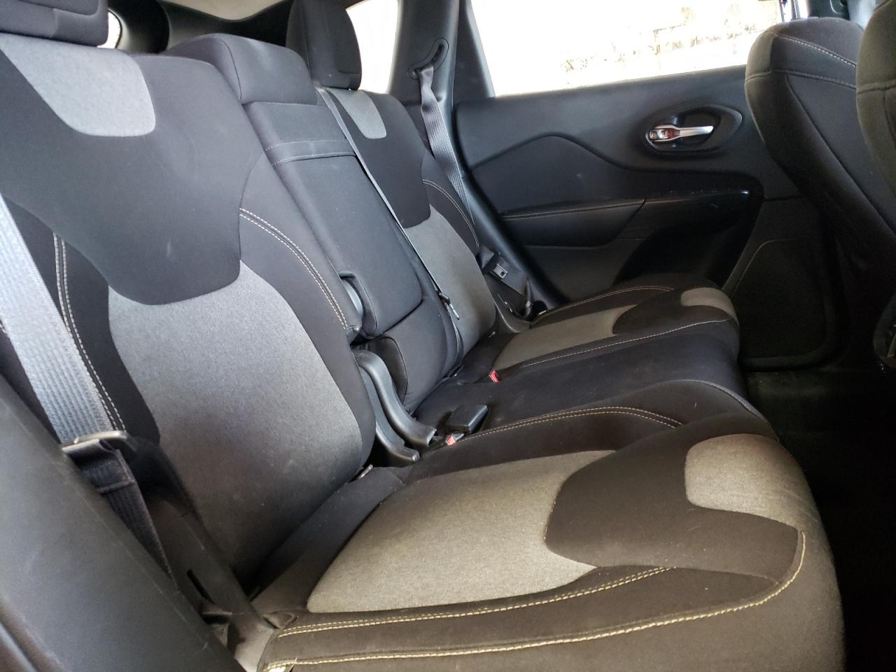 Photo 6 from auction – 2014 JEEP CHEROKEE S with VIN 1C4PJMAB1EW281703