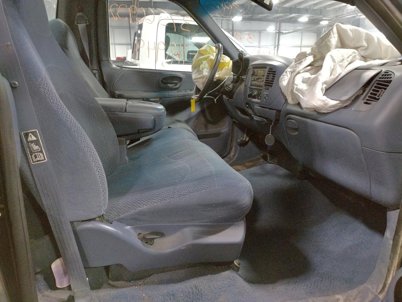 Photo 5 from auction – 1999 FORD F150 with VIN 2FTRF07L4XCA03055