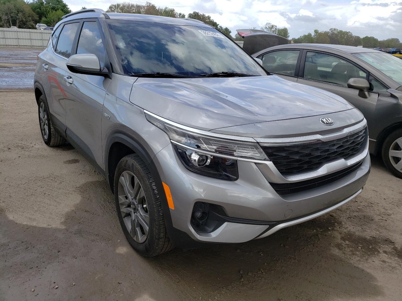 KIA SELTOS S 2021 with VIN KNDEUCAA3M7176654 - Photo from auction