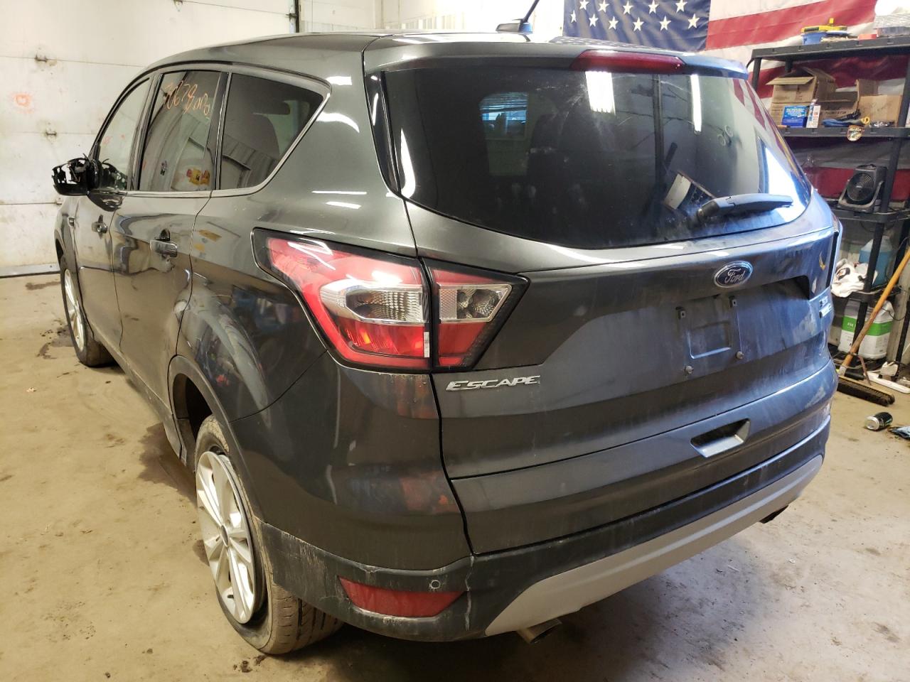 Photo 3 from auction – 2017 FORD ESCAPE SE with VIN 1FMCU9GD0HUC27736