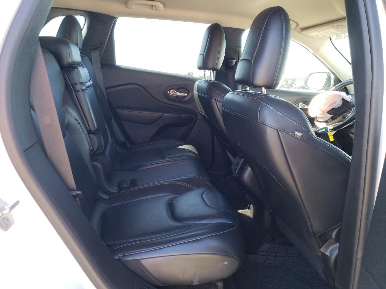 Photo 6 from auction – 2017 JEEP CHEROKEE L with VIN 1C4PJLDB0HW523293